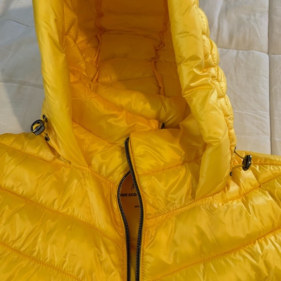 BCBGMaxazaria Packable BCBG Yellow Puffer Jacket size XL Like New - Picture 2 of 12